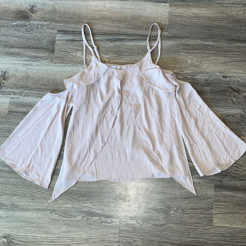 NWT Wishlist Apparel Blush Cold Shoulder Top‎